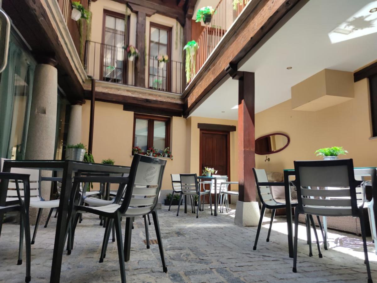 Vizcainos Home Away เซโกเวีย ภายนอก รูปภาพ